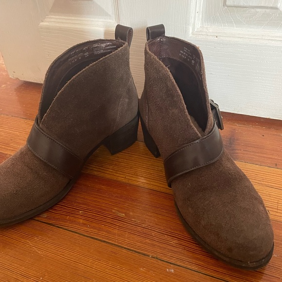 UGG Australia Wright Belted Boot Brown Suede Women's 6 - Picture 3 of 7